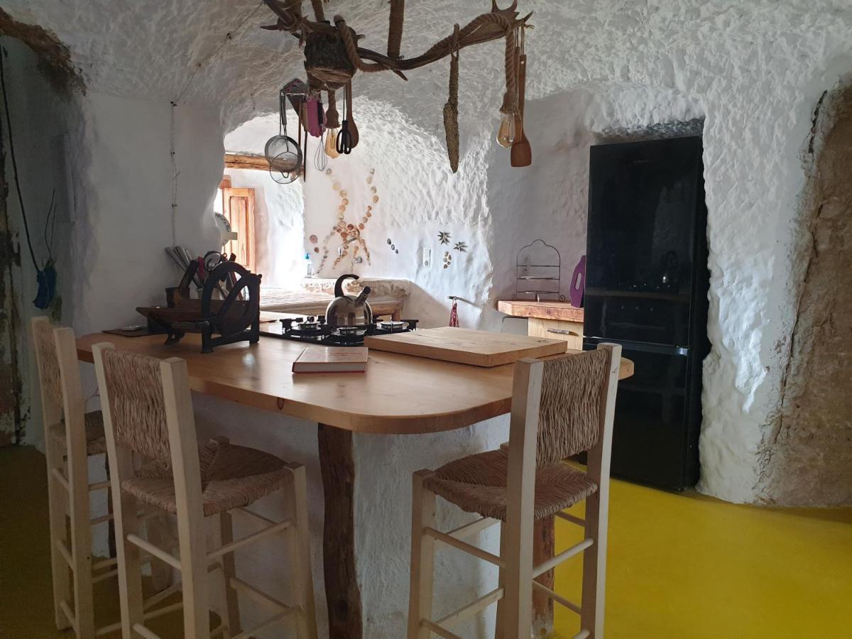 Creatively Designed Cavehouse With Jacuzzi Villa Gorafe Dış mekan fotoğraf