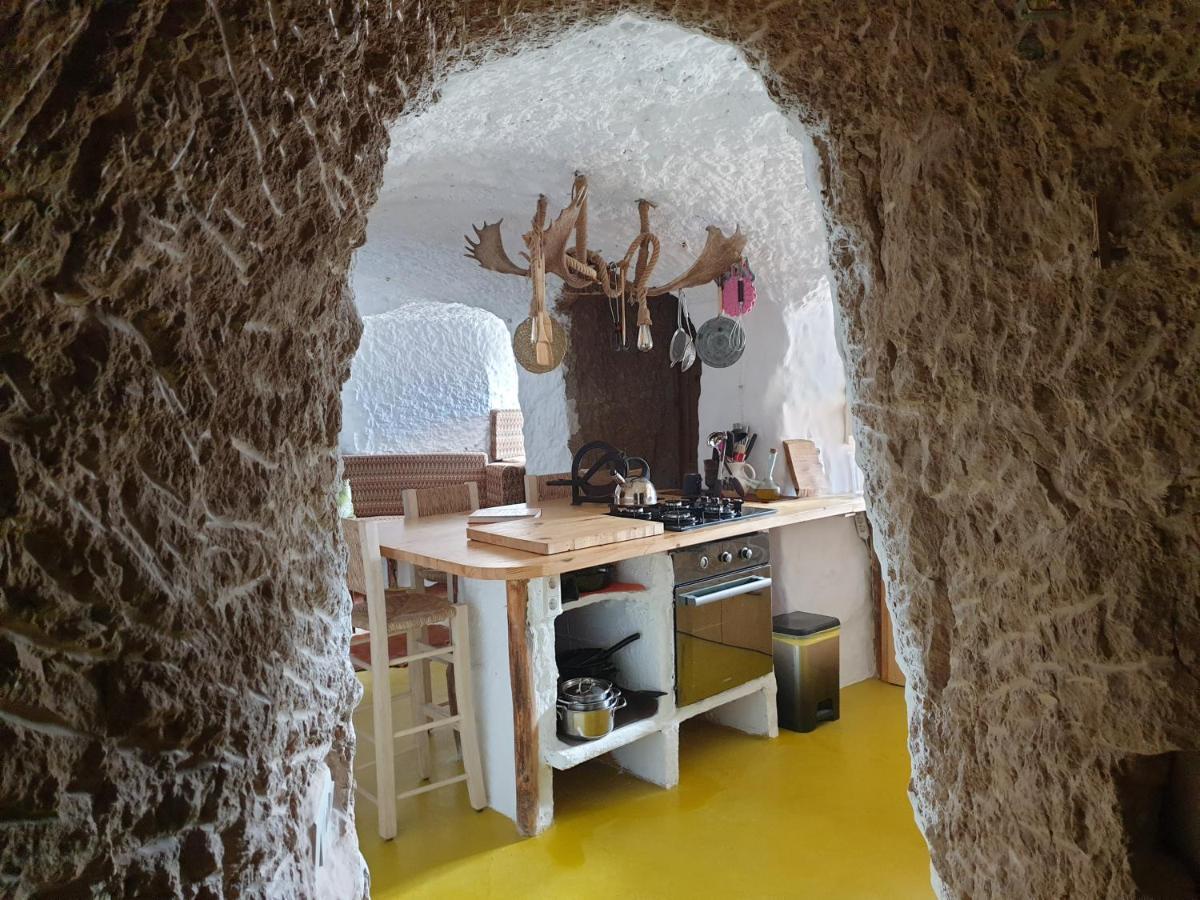 Creatively Designed Cavehouse With Jacuzzi Villa Gorafe Dış mekan fotoğraf