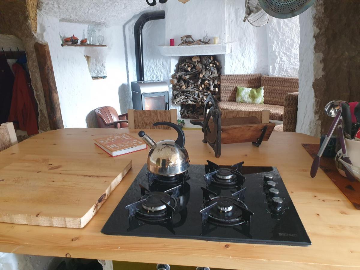 Creatively Designed Cavehouse With Jacuzzi Villa Gorafe Dış mekan fotoğraf