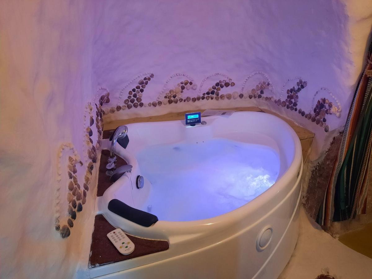 Creatively Designed Cavehouse With Jacuzzi Villa Gorafe Dış mekan fotoğraf